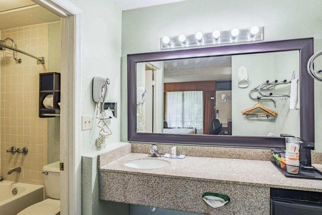Quality Inn Columbus Near Fort Benning Экстерьер фото